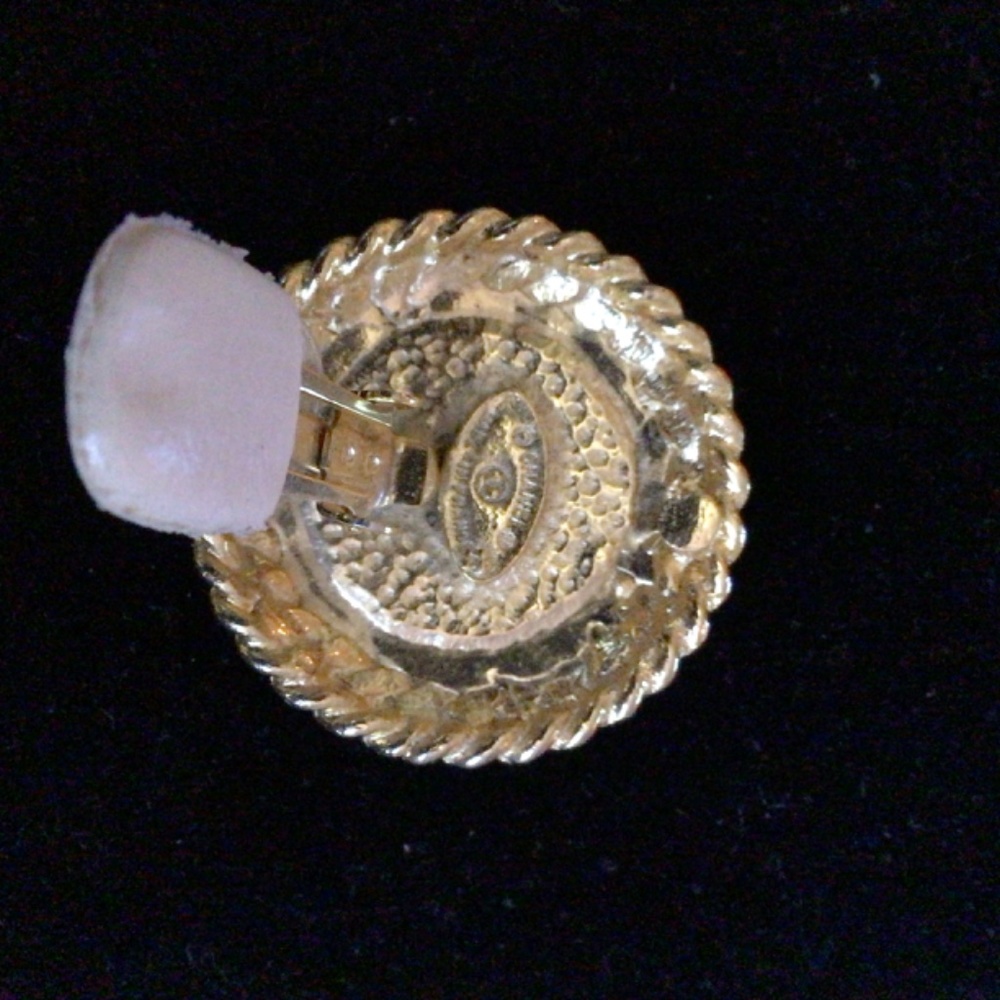 Chanel vintage clip on earrings - Picture 3 of 4